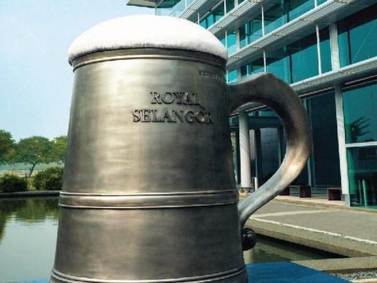 A metal statue at the Royal Selangor Pewter