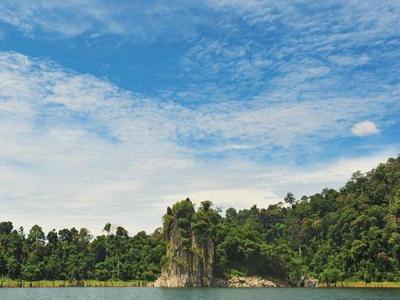 A rock cliff at Tasik Kenyir