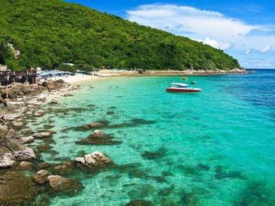 Beautiful beach at Ko Lan