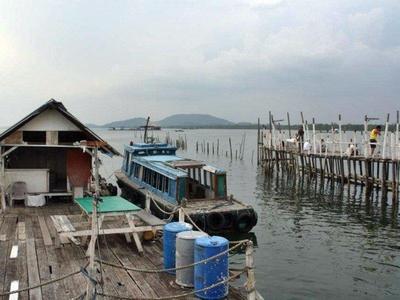 Boat docking at Chia Soon Kelong in Kukup Island