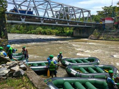 citarik river taking a break rafting
