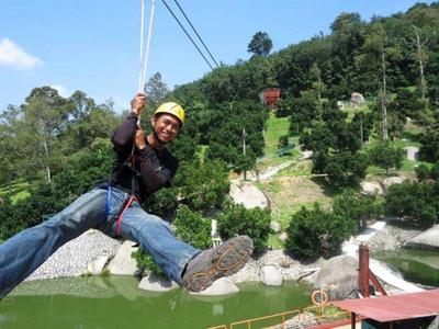 Flying fox zoom down broga hill