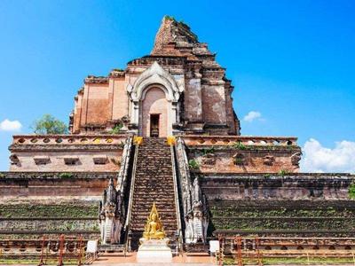 Front view of Wat Chedi Luang in Chiang Mai