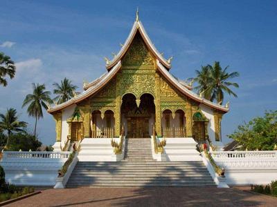 Frontal view of Wat Sen