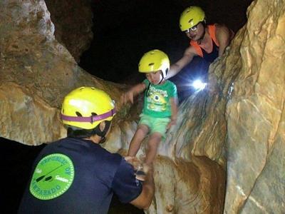 Kids cave expedition in Gua Tempurung
