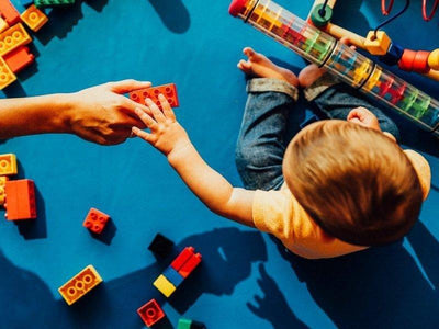Kids playing with legos at Legoland