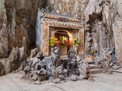 Motorbike Marble Mountains Tour