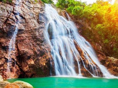 Na Munag Waterfall in Koh Samui