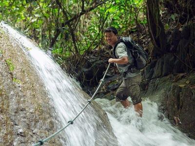 River trekking in Nong Khiaw