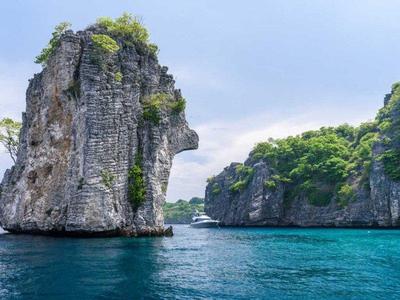 Rocky islands at Koh Haa