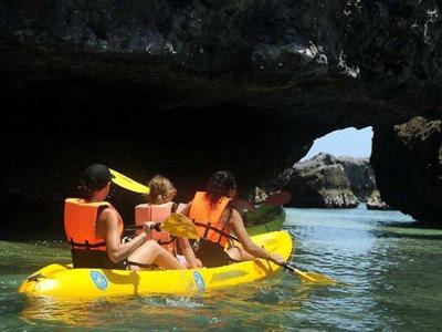 Tourists kayaking at Angthong Islands
