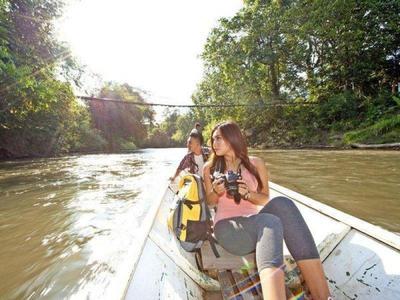 Tourists trying to capture the wildlifes in Batang Ai